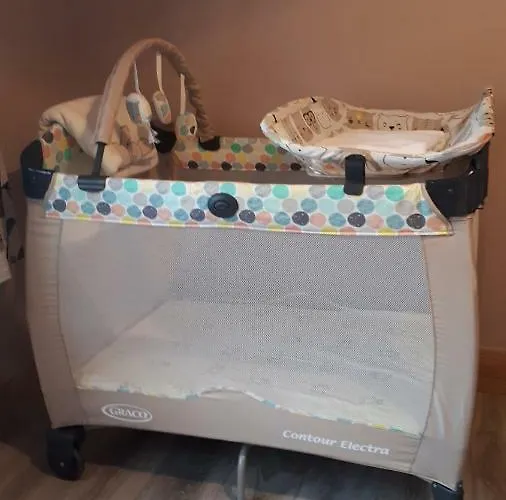 Апартаменты Suzies Self Catering *